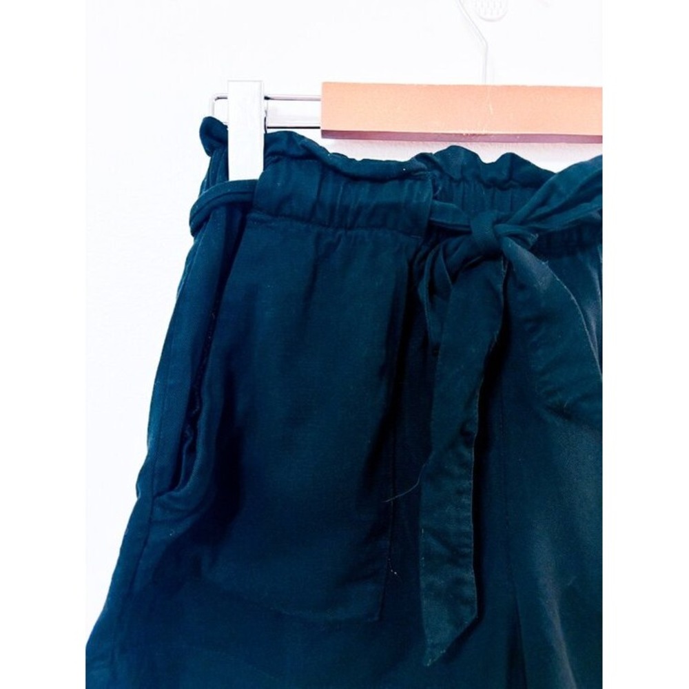 DYNAMITE Black High Rise Paperbag Tie Waist Flowy Shorts‎ X-Small - Picture 2 of 6